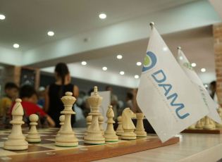 Представители Фонда «Даму» и банков сразились с ученик­ами академии шахмат Жансаи Абдумалик