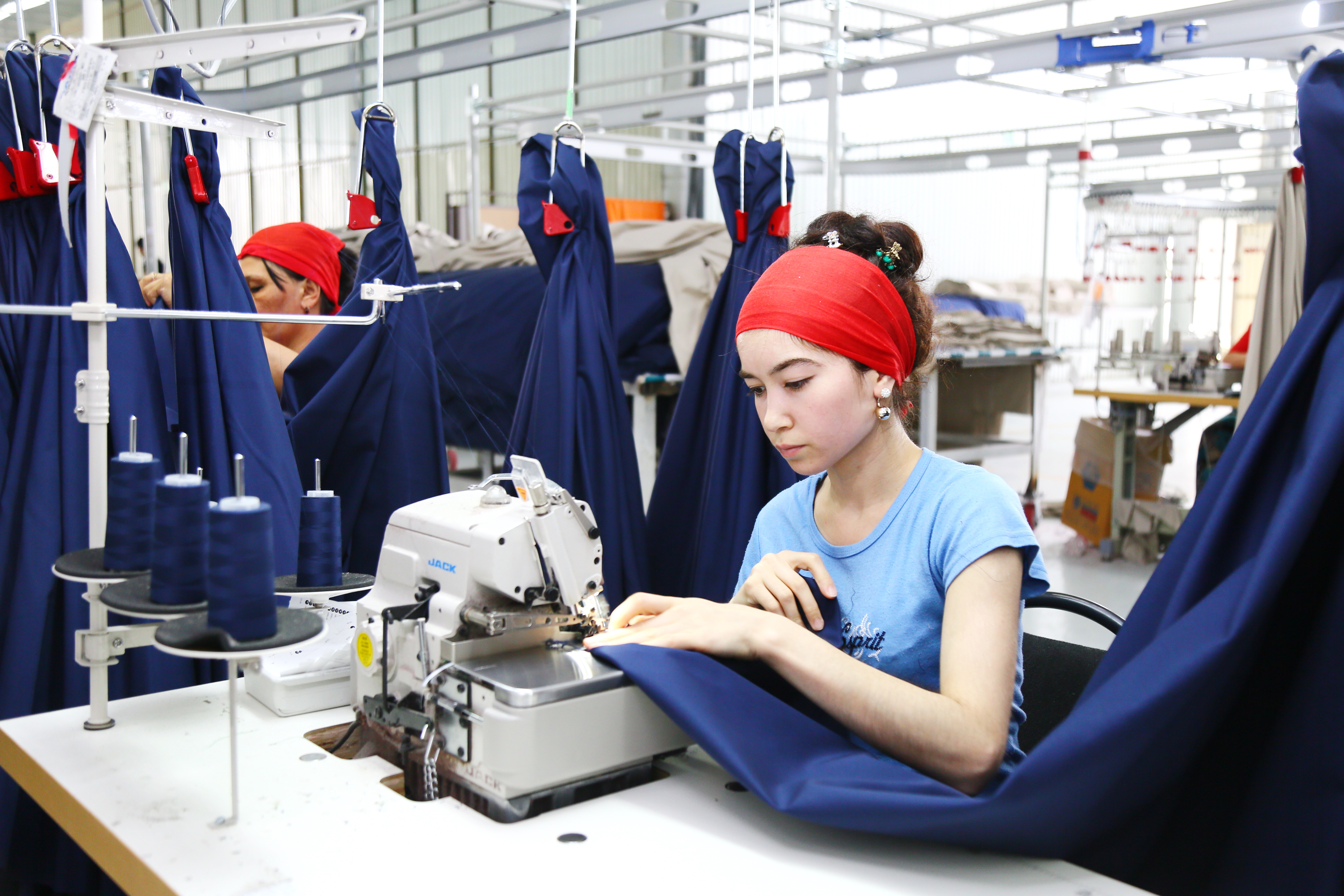 Легкая пром. Швейная фабрика. Текстильная промышленность. Текстильная фабрика. Фабрика по пошиву одежды.