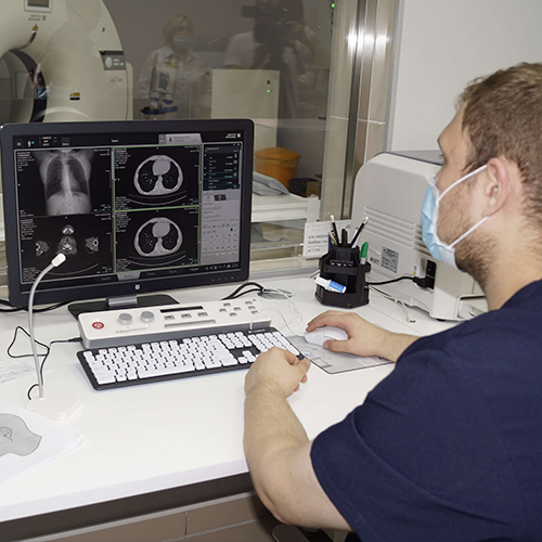 С помощью государственной поддержки медицинский центр приобрел компьютерный томограф